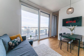 MCA TrIIIple I Rooftop pool I Free Parking I Netflix